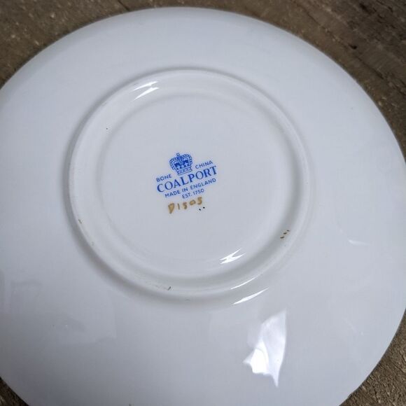 Coalport Teacup and saucer Batwing Full gold Excellent condition - Picture 2 of 7